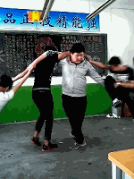 《友情游戏》不管是无敌风火轮还是直升机大家一起玩