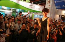 廣告小天后-李維維 氣質現身應用展 否認丁春誠緋聞 高喊「誠徵男友」