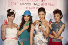 Sony Ericsson Xperia™ ray                      【2012  DAZZLING蜜糖時尚】限量彩殼亮麗登場引領智慧手機時尚新風潮