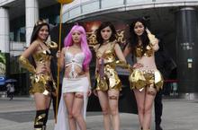 《黃金傳說online》名模聖鬥士火辣降臨！西門街頭守護女神雅典娜