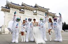 魏蔓狠拋舊愛撲上新歡  嬌嗔太空英雄神秘香氣好Sexy