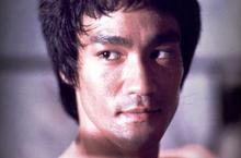 JOHNNIE WALKER與李小龍家族合作~一代傳奇螢幕再現<< 未成年請勿飲酒>>