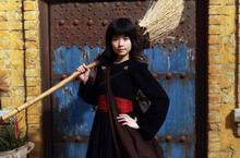 恐怖大師清水崇執導真人版《魔女宅急便》大膽出狠招 摘下魔女琪琪的招牌大紅蝴蝶結