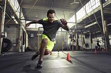 UA COMBINE®TRAINING重裝出擊  絕佳延展、透氣、輕量強韌特性
