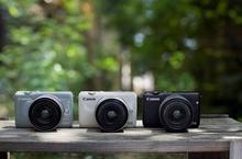 輕巧自拍  翻轉色彩 Canon EOS M10 迷你單眼三色新登場