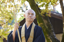 真人真事改編 伊藤淳史《信長協奏曲》剃頭出家當住持？念經戲太緊張 伊藤淳史狂凸槌 主角本尊白川密成拉到一旁指導