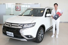 入主MITSUBISHI OUTLANDER就趁現在幸運車主由一日店長宥勝親自交車
