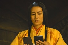 根本原始人！ 柴崎幸不知道「智慧型手機」是什麼？《信長協奏曲》演古代人 第一次看到手機霧煞煞「這幹嘛用的？」