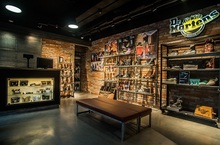 SHOEX光復店改裝擴大REOPEN！Dr. Martens、Trippen、United Nude三大品牌全新呈現 一字排開氣勢逼人！