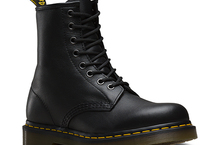 引頸期盼！英倫正港潮流品牌Dr.Martens 一年一度年底特賣，最低990！全面三折起！