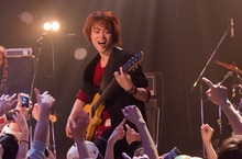 菅田將暉《何者》發揮表演「即戰力」 開口唱三曲自爆「腳發抖」