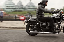 TRIUMPH CRUISERS系列又一力作SPEEDMASTER車款奔馳登台結合美式狂野風格與英式造型品味