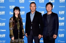 《怒》多倫多影展首映好口碑爆棚「超乎想像！」觀眾起立鼓掌10分鐘渡邊謙、宮崎葵、導演現身多倫多影展首映造勢渡邊謙感動流下男兒淚