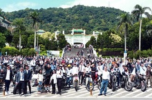 全球最帥氣的紳士路騎慈善活動繼2015在台首辦引起各界關注矚目上百位紳士重機騎士齊聚台北101藝術文化巡禮旅程發現城市之美!