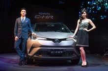 新世代歐系跑旅TOYOTA C-HR時尚派對摩登潮人年度盛事運動潮男江宏傑/百變女神張景嵐完美演繹2017時尚態度