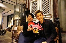 微博台灣「YOU LIVE！佑見微時尚！」最潮華人時尚節目首播李佑群與宥勝七夕驚喜現身失戀粉絲感動落淚！