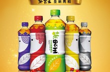 服裝X茶飲X數位首次跨界合作茶裏王數位時裝「王來了」全新亮相曲家瑞氣勢登台引領"王”潮