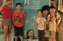 張大磊導演到龍山寺上香祈福對台灣新電影經典作品如數家珍金馬獎最佳新演員孔維一 未來將還會合作