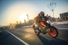 2017 KTM 390 DUKE、RC 390 改款上市  個性十足 狂野競速 同級距中的王者之車卓越操作性能動力再進化橘色風暴再掀熱潮!
