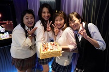 篠原涼子揪閨蜜扮高校制服辣妹一起回味《Sunny 我們的青春》   波神小池榮子大開G奶玩笑 與渡邊直美上演鬥嘴姐妹情