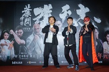 世界詠春冠軍現身力挺功夫動作壓軸鉅制《葉問外傳：張天志》 阿虎繼模仿王世堅爆紅再扮搞笑張添痣 現場討教詠春真功夫  挨打還直呼爽快