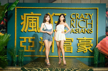 【瘋狂亞洲富豪】外媒盛讚:「楊紫瓊是亞洲的梅莉史翠普」優雅又權勢 氣場壓制全片場 只對亨利高汀流露溫柔極致夢幻婚禮派對 昨晚美麗華大直華麗登場