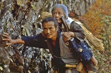 棄老村殘酷習俗！七旬老人拋荒山活著等死！