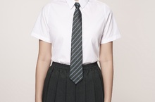 王若琳回春15歲扮高中生 暗戀“葉豆老師”冒粉紅泡泡 拍MV竟陷中年危機