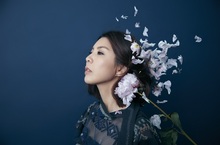 許茹芸一秒愛上徐佳瑩〈花粉症〉開啟美好合作情誼發片主打〈花粉症〉 9/17 – 9/19電台全球大首播金曲團隊打造《綻放的綻放的綻放》全新大碟 9/20 全面發行