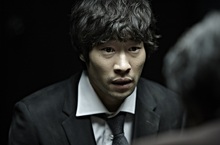 東野圭吾作品再上大銀幕，《嫌疑犯X》、《私刑制裁》3月隆重獻映！ 天才為犯罪設計完美不在場證明，韓國影帝柳承范為愛赴湯蹈火 為女兒報仇不惜變成連續殺人犯！韓星鄭在詠父愛無極限