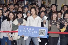 愛貝克思嚴選 創作女神橫空出世 人生首簽唱爽收男神吉他瑞瑪席丹合體音樂夥伴柯智棠 雙人獻唱樂呼《What a day》