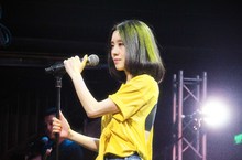 白安唱作俱佳巡演現場彈吉他引尖叫   不止是歌手更是「全能才女」 與歌迷互動愛的互動「超有梗」    笑吃師兄五月天的醋展現幽默一面