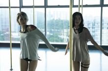 女性身體自主電影《非分熟女》 蔡卓妍大膽跳鋼管舞 性感貼身舞衣透出完美身材 拍攝時腎上腺素狂飆 跳到指甲斷裂流血都渾然不覺