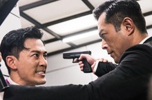 反貪警匪動作電影《P風暴》 系列作品口碑票房衝新高 香港小生林峯首度大銀幕使壞沒包袱 噁餵蟑螂 街頭追殺 持槍掃射全都來