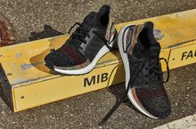 adidas全新UltraBOOST 19解構經典、推進未來 搶眼新色Dark Pixel與Cherry Blossom  1月4日玩色登場