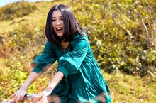 「創作精靈」白安〈所愛之初〉傳達愛的原點  絕美的秘境騎公路車 白安親力親為提供想法、參與勘景、剪輯 赤腳奔跑感受大自然「所愛之初」