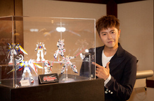 鋼彈全新品牌  GUNDAM UNIVERSE集系列之大成  國際標準6吋大小 堅固材質寫實細節容易把玩 呼應鋼彈40週年 首發三款經典機體
