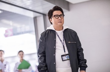 重量級歡樂賀歲鉅獻《肥龍過江》 從香港一路打上東京鐵塔 宇宙最強甄子丹體重爆增到120公斤 化身棉花糖警探 全靠狂吃零食入戲