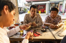《同學麥娜絲》風光入圍金馬9項大獎　首支幕後花絮曝光  納豆幽默形容幕後「兩面佛」