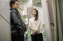 宇宙最強甄子丹拍攝《肥龍過江》破戒 與周勵淇上演玩親親戲碼 周勵淇拍吻戲不緊張 最怕與甄子丹演出動作場面 深怕被宇宙最強重拳攻擊