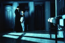 金球獎影帝蓋爾・賈西亞・貝納一人分飾三角女裝、男男床戲通通來