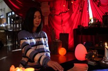 青春愛情電影《可不可以，你也剛好喜歡我》 陳妤篤信命理的物理系大學生 為戲狂練塔羅牌 瘋狂幫好友算命 一手攤牌功力好 自信直呼可到賭場當發牌手