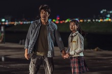 〈愛的迫降〉kuso致敬男神權相佑 即興演出「帽子遮淚」爆紅 《比悲傷更悲傷》本尊　權相佑催淚神演技征服韓國影迷！ 　權相佑自曝《大畫特務》秘辛　搞笑扮醜暗藏濃濃慈父情！