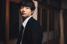 染谷將太為演《最初的晚餐》苦等3年半，拍攝現場感動到起「雞皮疙瘩」 染谷瘋狂撒嬌成「姊寶」，戶田惠梨香自爆：「太想跟這個『怪人』合作」