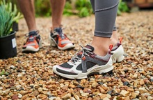 ECCO鞋王家族新成員問世	 BIOM C-TRAIL系列強勢晉級 「山系運動鞋」要素100%達標  戶外機能再創高峰
