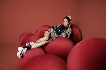 攜手夢幻鞋履設計師Charlotte 打造瑰麗聯名新作 PUMA SELECT x CHARLOTTE OLYMPIA 怪美天后蔡依林復刻好萊塢奢華風格 浮誇高調展現性感時尚
