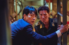 金正日之死神預言？ 億萬導演梁宇皙再推《鋼鐵雨》系列新作 北韓核子潛艦曝光 《鋼鐵雨：深潛行動》東海潛艦大戰怵目驚心！