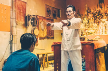 金馬新人謝章穎出演《馗降：粽邪2》．挑戰恐怖片直喊好刺激 詮釋少年李康生．謝章穎皮繃緊！跪著演完關鍵戲：神選『鍾馗身天命』