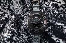 G-SHOCK再度攜手滑雪板品牌BURTON 森林雪景迷彩戴著走 滑雪愛好者不容錯過
