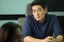 《陰地》愛家爸爸《老闆衝殺小》變身酷帥頭家，撲克臉下竟藏不能說的秘密？